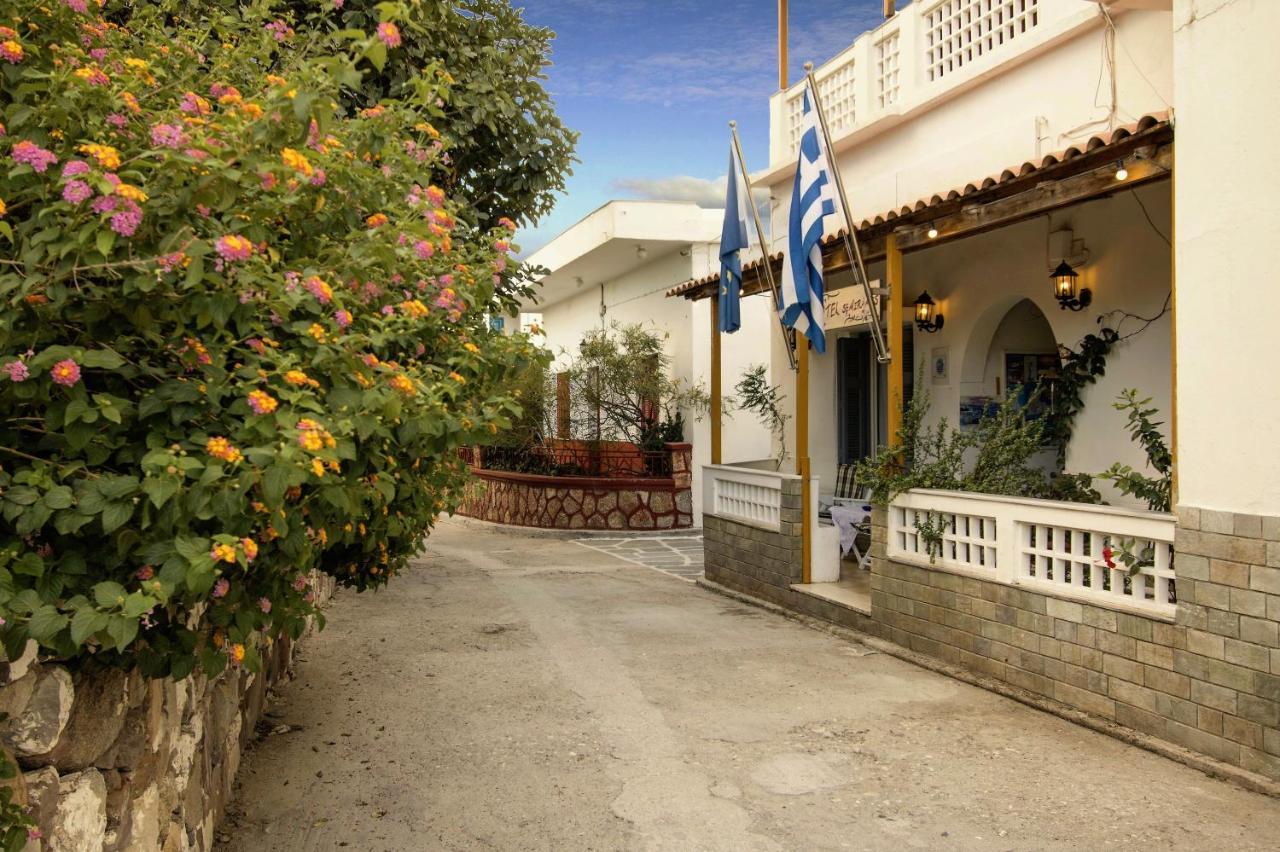 Semiramis Guesthouse Adamantas  Exteriör bild