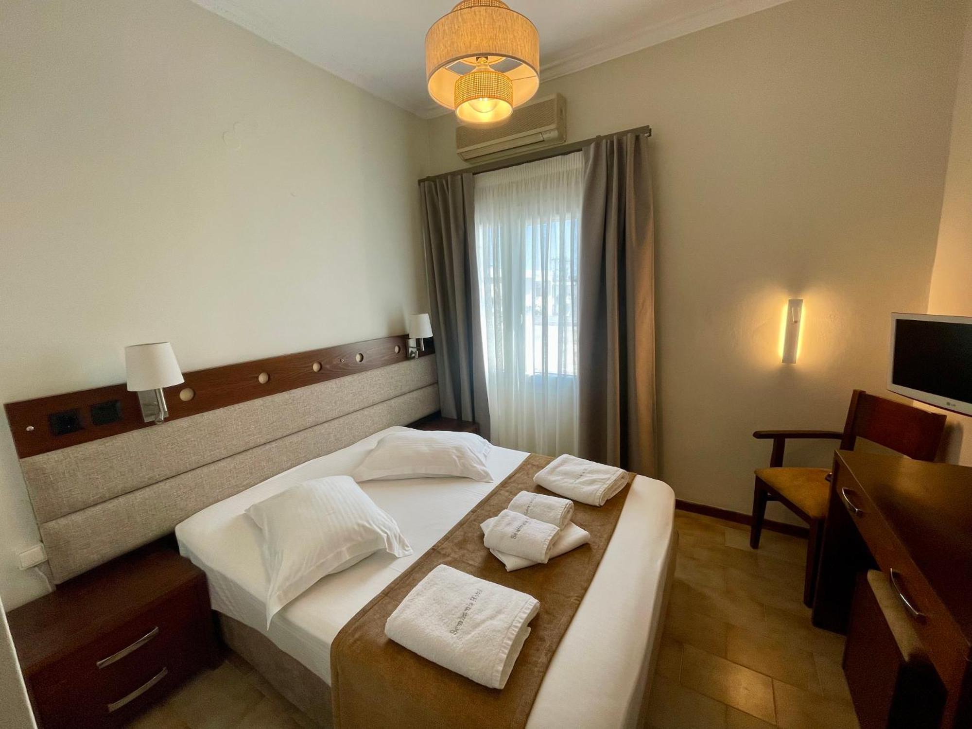 Semiramis Guesthouse Adamantas  Exteriör bild