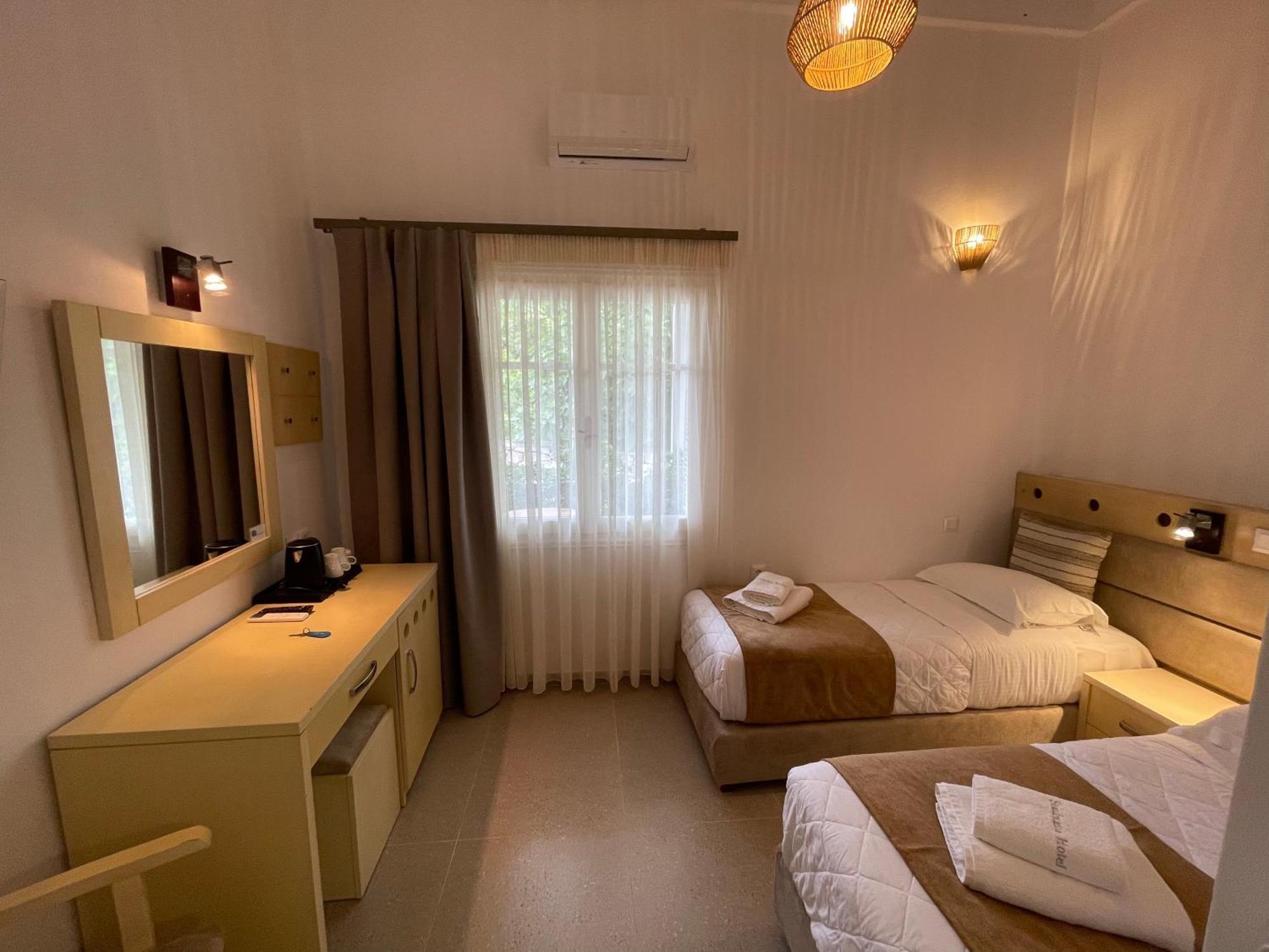 Semiramis Guesthouse Adamantas  Exteriör bild