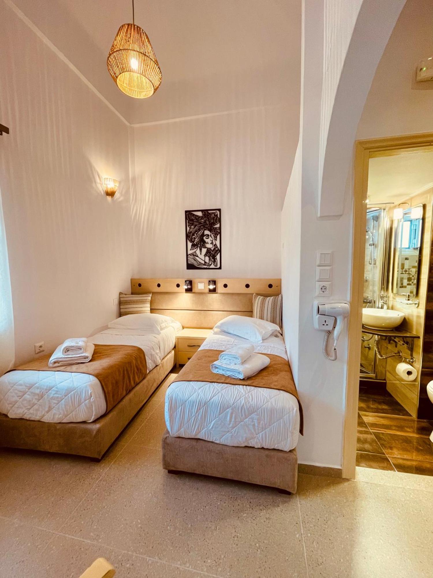 Semiramis Guesthouse Adamantas  Exteriör bild