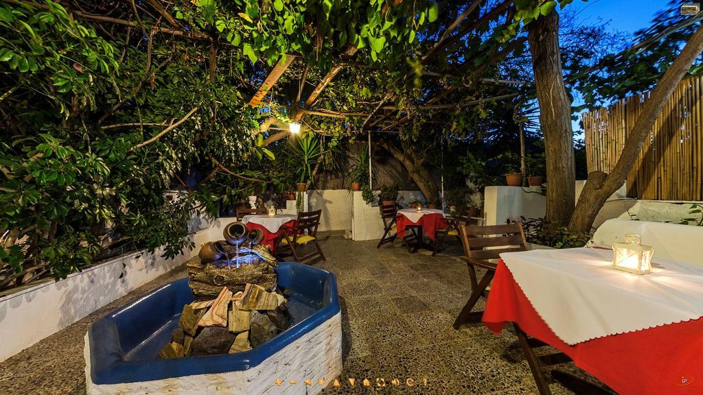 Semiramis Guesthouse Adamantas  Exteriör bild